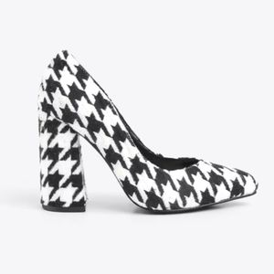 🖤2 Pairs of heels🖤